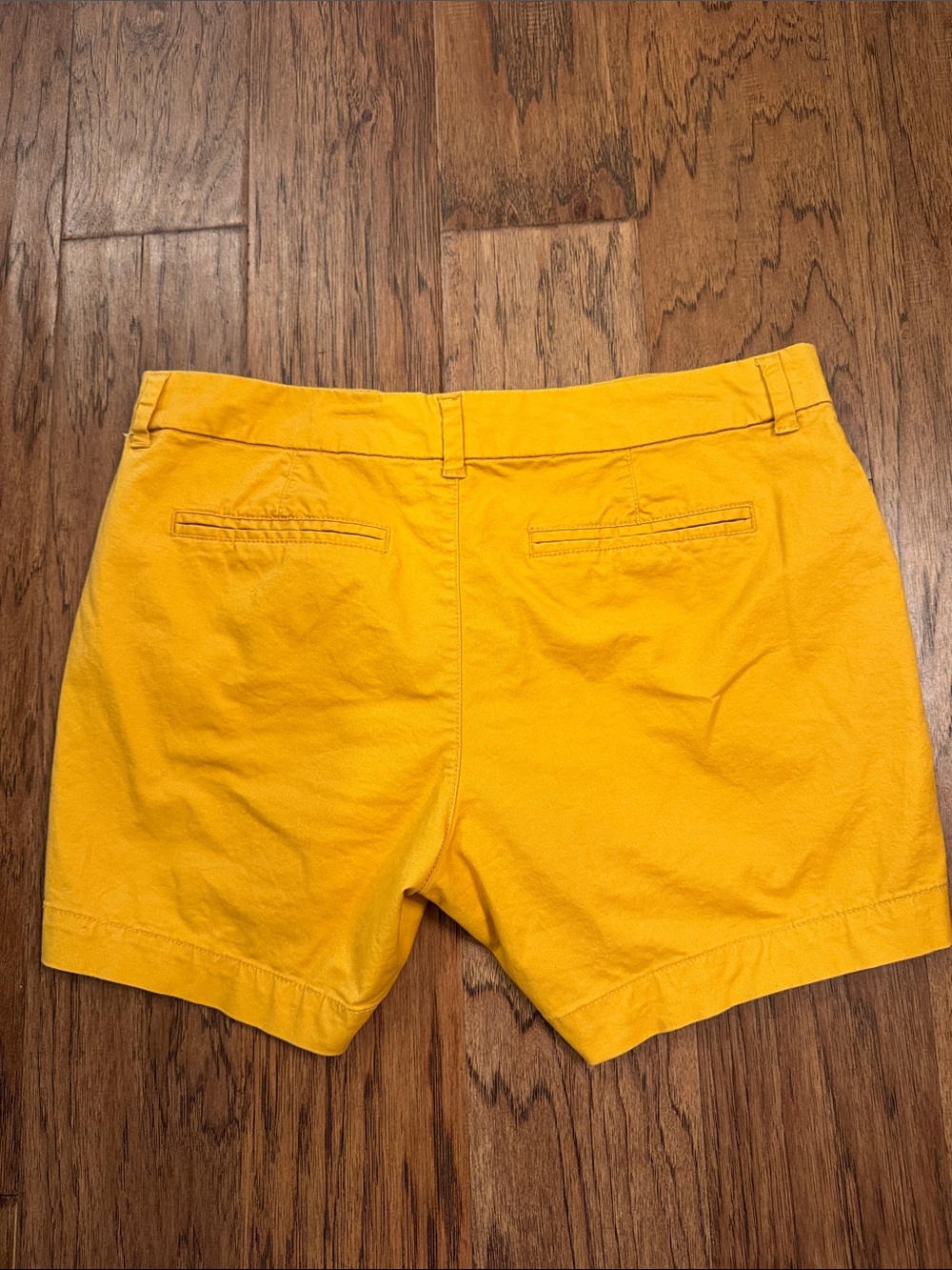 Old Navy Women’s Golden Chino Shorts - Picture 2 of 4